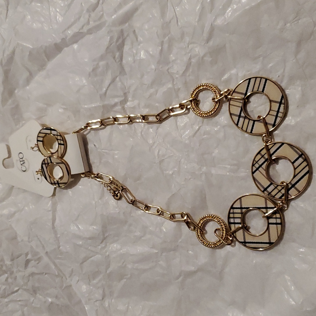 Catos Round Yellow Plaid And Long Goldtone Necklace Earrings Set 11$